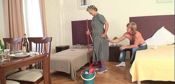  Nice blowjob from mature cleaning lady